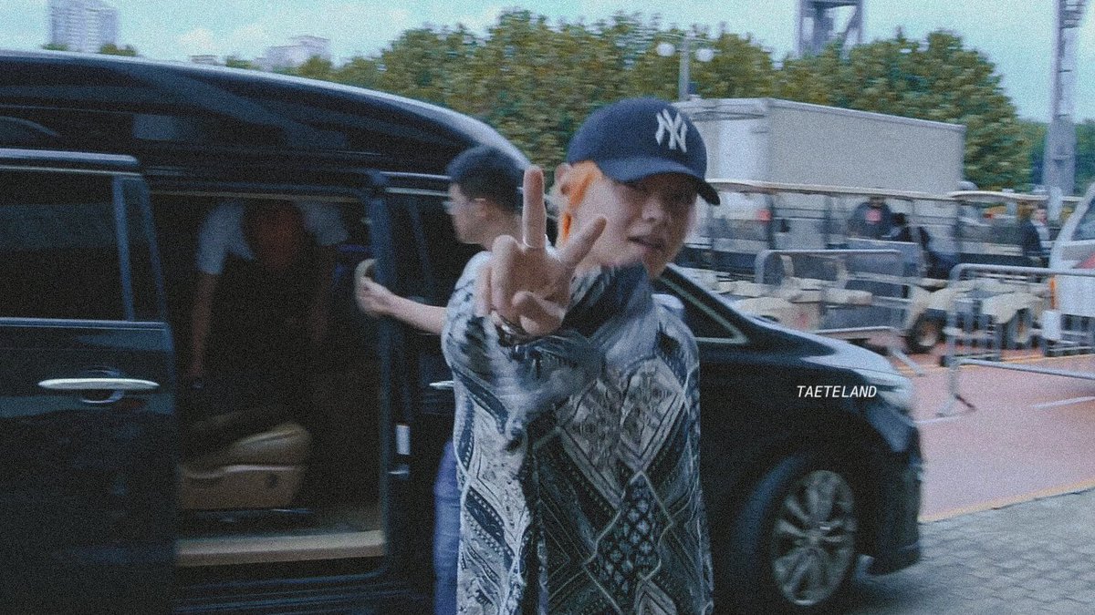 taeteland's tweet photo. it’s me, v :) https://t.co/6rjSoZMAVP