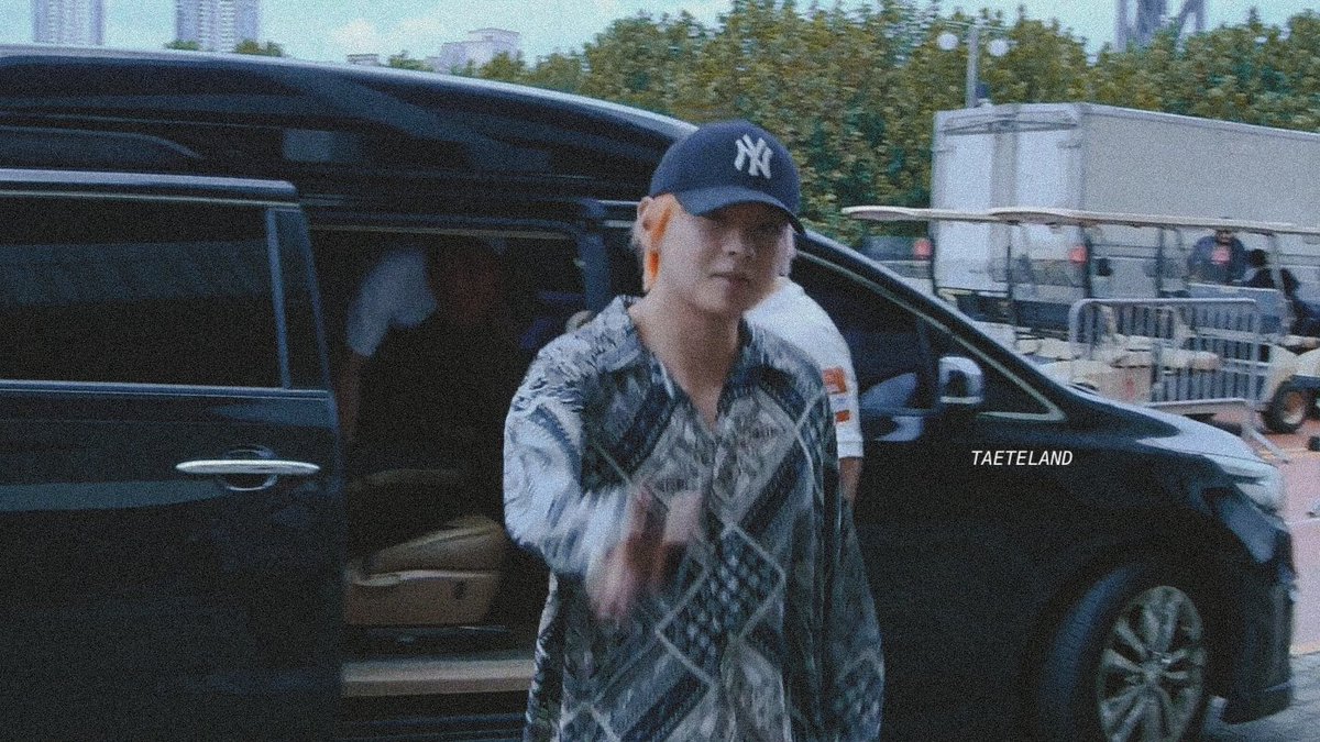 taeteland's tweet photo. it’s me, v :) https://t.co/6rjSoZMAVP