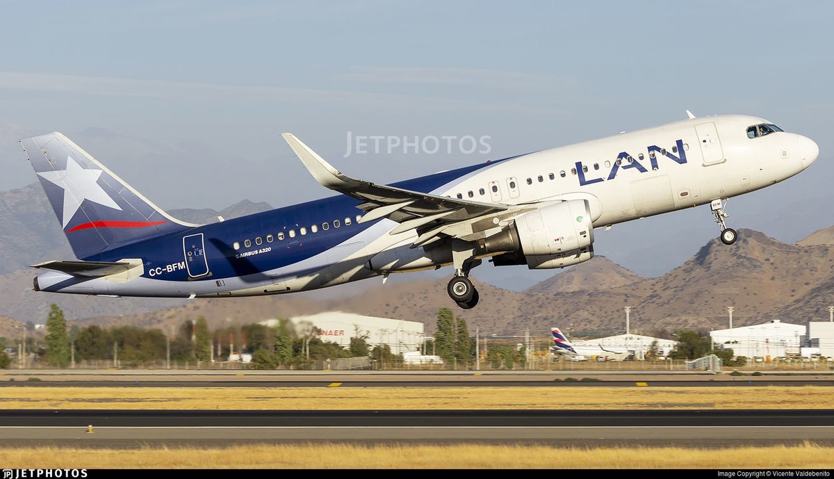 vuelosdiarios's tweet photo. [Vuelo LP 2467] 14/11 (LATAM Perú) llevó en la ruta Lima (LIM) 🇵🇪 - Buenos Aires (EZE) 🇦🇷 57 PAX en un A320-200 (CC-BFM). Asientos: 174. Configuración: Y174. Ocupación: 32,75%. Duración: 4 horas y 8 minutos. Edad del avión: 7.6 años. Distancia: 3.156 km https://t.co/7NeAaxvFJM