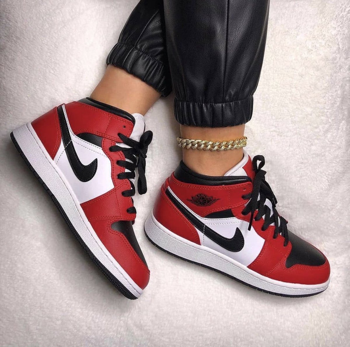 air jordan 1 chicago black toe outfits