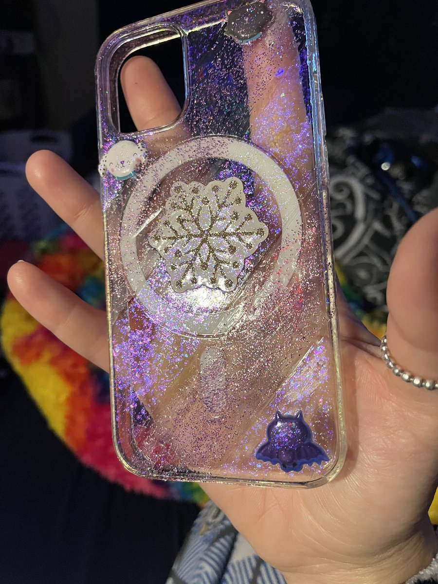 orcaobsessed's tweet photo. Dab dab dab, make your phone case fab! @nailogical @holotaco https://t.co/jOj42zCL3q