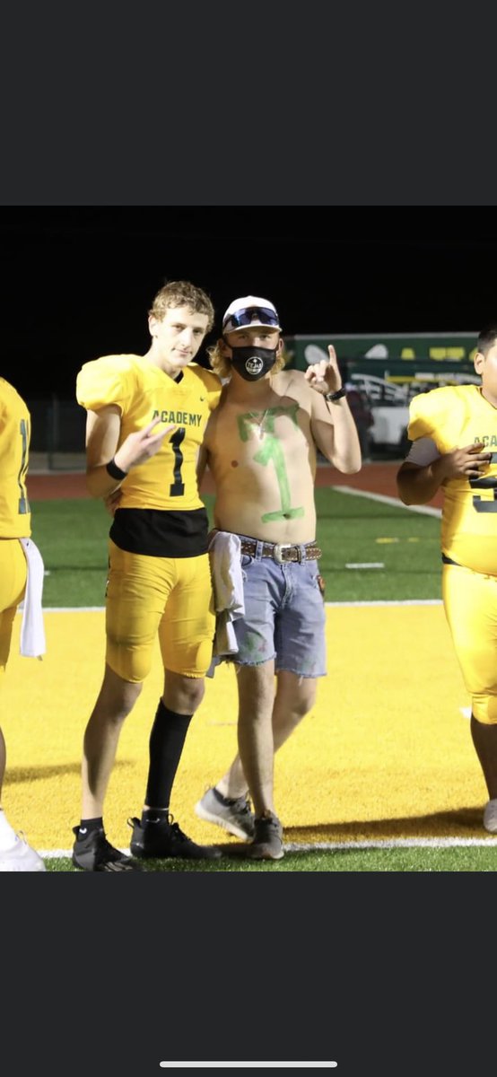 ParkerTuck's tweet photo. Memories that won’t be forgotten #gobees https://t.co/uZU4mnnizr