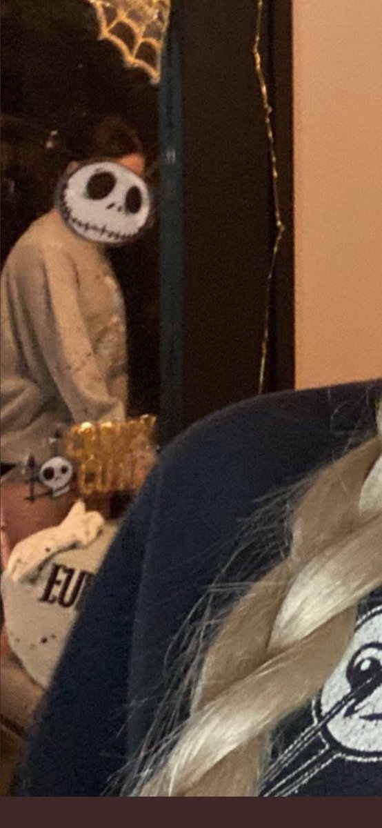 RachelSue8's tweet photo. @NatalieNicoleK Scared me so bad 😅😬 https://t.co/gcMn4J1fVR