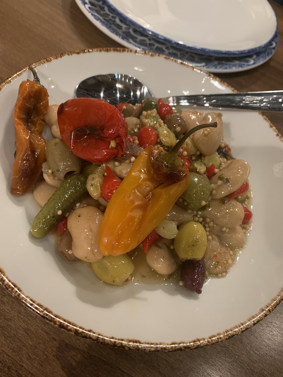 vanessabveille1's tweet photo. #mazzamodernkitchen #studiocity #sogood https://t.co/oRDB6rWS1M