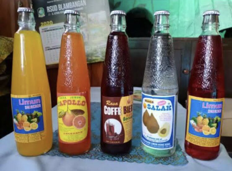 Siang-siang gini emang paling enak minum es salak 😁