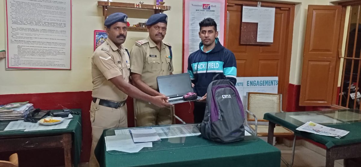 rpfpcask's tweet photo. Sri R D Kantharaj ASI/RPF/ASK and Sri Hanumanthappa HC/344/ASK secured 02 bags containing 01 laptop and 01 digital camera same was    handed over to bonafied passenger travel by train No 06535 Ex. MYS-BGK by name Srinivasa Ambigar with proper acknowledgment https://t.co/VnKonAKhDv