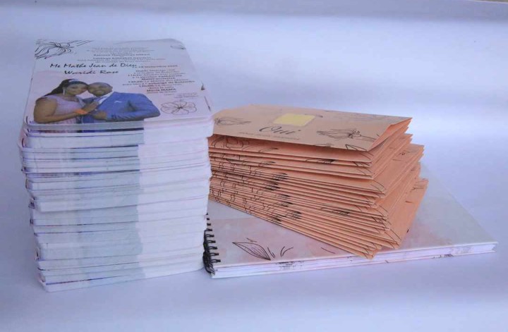 amadecouverte's tweet photo. Quand arrive le moment de produire les invitations de mariage unique, pensez à nous! Vous orienter est notre priorité... 

Contact: +243 979 068 682 https://t.co/aesApB5nZU
