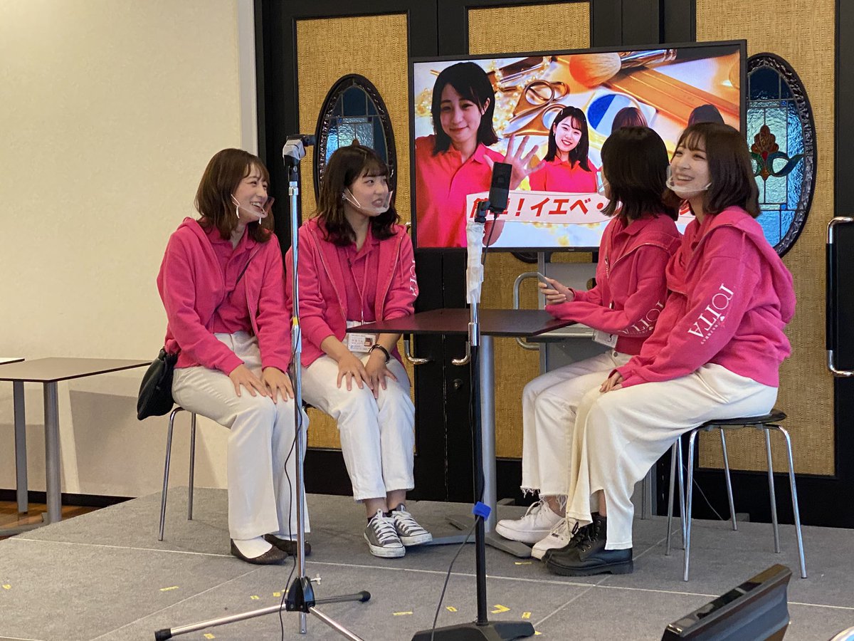 TWC_SC's tweet photo. 服飾芸術科のイエベ・ブルベ診断!
簡単にあなたのパーソナルカラーが分かっちゃう?!
#戸板女子短期大学 #TOITAFes2020 #カフェテリア https://t.co/0oiCwWGroh