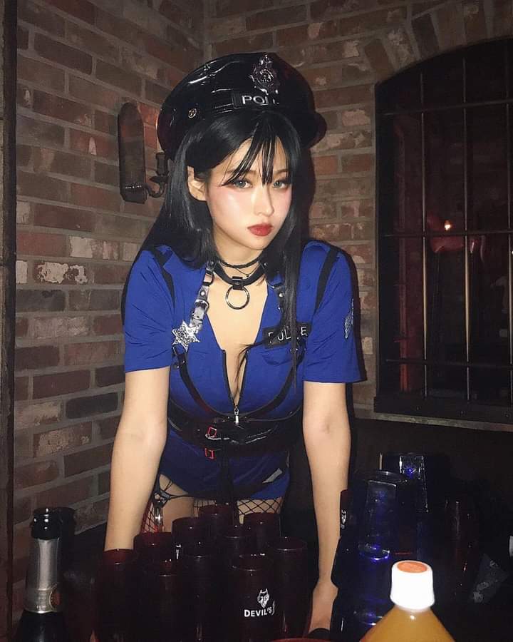 AsianHotGirls2's tweet photo. 👮🏻‍♀️😍 https://t.co/fgxqw3dKmc