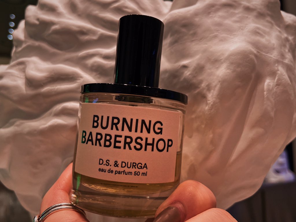 理髪店の火事の香りを再現 D.S. & DURGA｜バーニングバーバーショップ