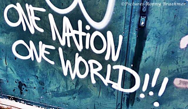 pepe_sgd's tweet photo. Muss auch mal gesagt werden... #lovedynamohateracism #onenationoneworld #sgd1953 🖤💛 https://t.co/xx1ivpkrAo