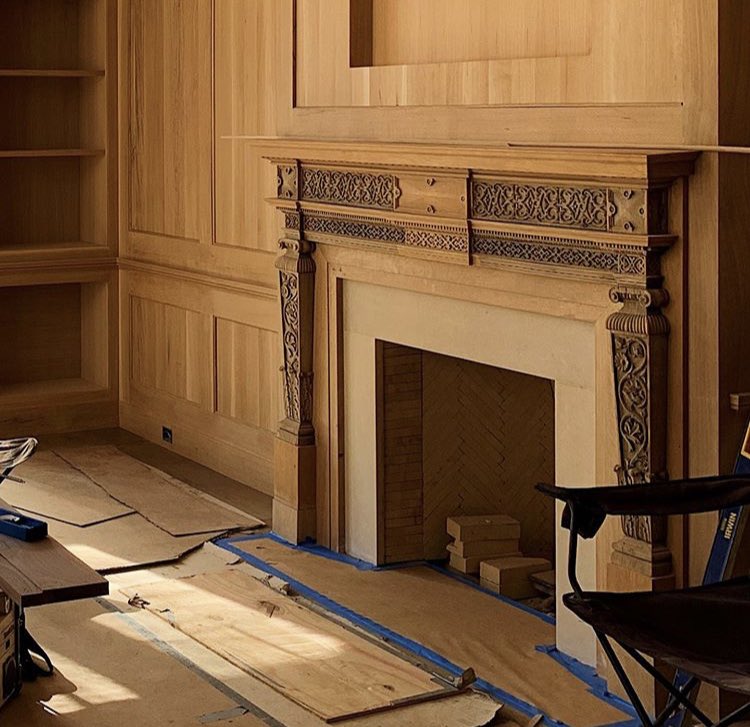 Arch_Revival_'s tweet photo. The revival of architecture means a comeback for skilled craftsmen.

Seen here, the library of a new house is nearing completion.

Beautiful architecture stands the test of time. https://t.co/UHY6L1baIR