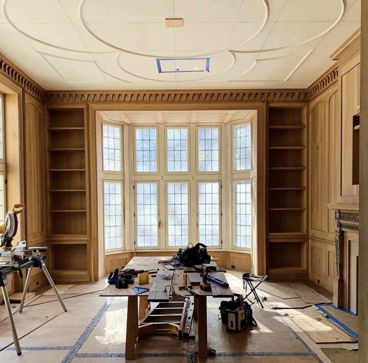 Arch_Revival_'s tweet photo. The revival of architecture means a comeback for skilled craftsmen.

Seen here, the library of a new house is nearing completion.

Beautiful architecture stands the test of time. https://t.co/UHY6L1baIR