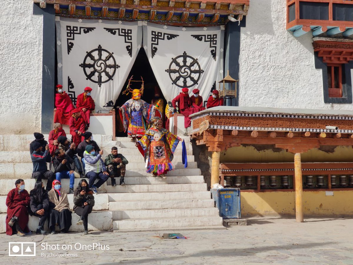 Drukpa's tweet photo. On the 8th day of the annual Mahakala Puja at Hemis Monastery, monks performed several masked dances representing protectors.
#MahakalaPuja #Hemis #HemisLadakh #HemisGompa #MaskDance #ChamDance #ProtectorDance #Monastics https://t.co/qt45hVhmtI