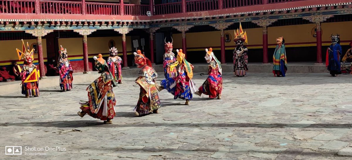 Drukpa's tweet photo. On the 8th day of the annual Mahakala Puja at Hemis Monastery, monks performed several masked dances representing protectors.
#MahakalaPuja #Hemis #HemisLadakh #HemisGompa #MaskDance #ChamDance #ProtectorDance #Monastics https://t.co/qt45hVhmtI