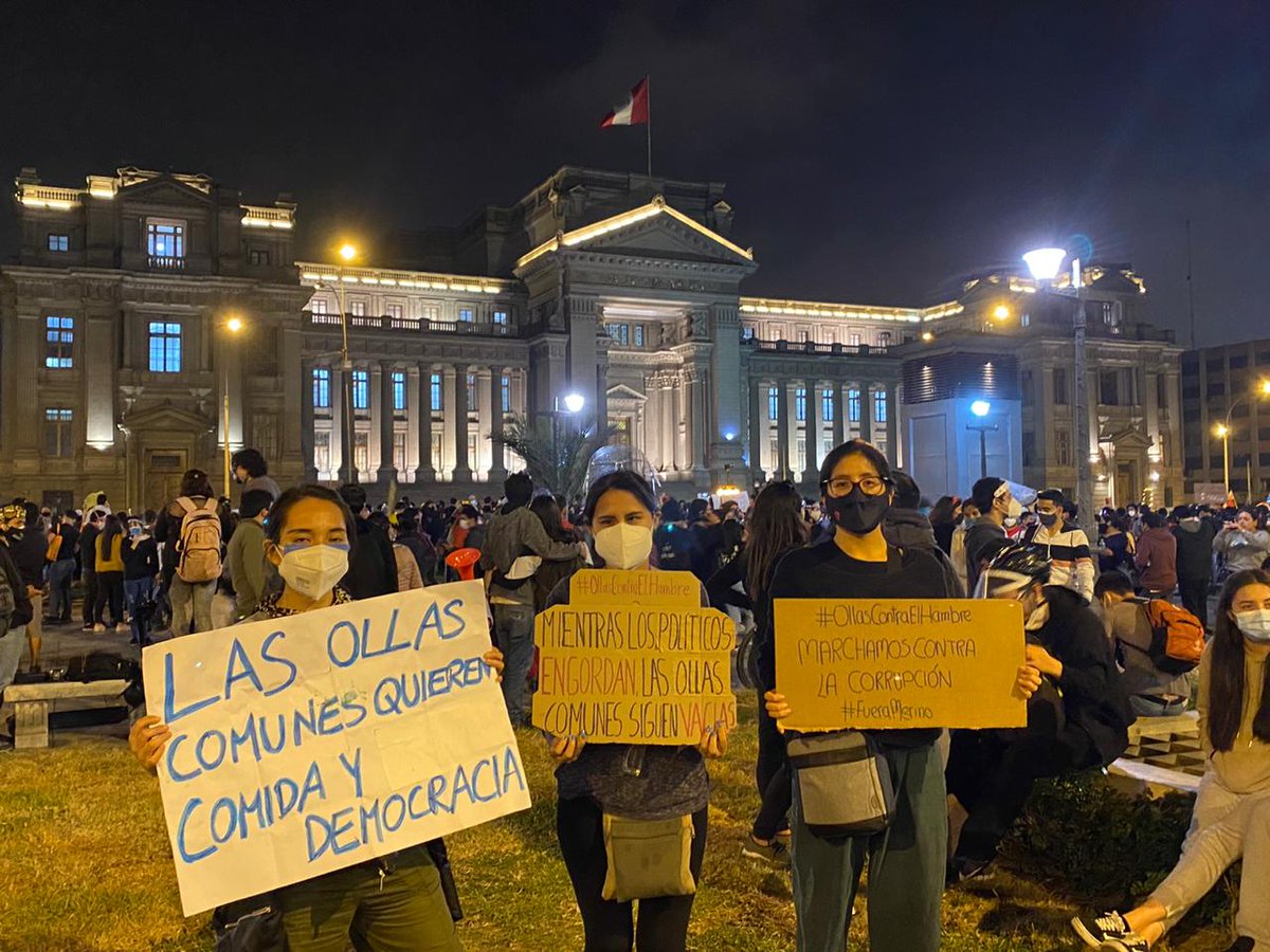 manos_olla's tweet image. Resistencia comunitaria desde las ollas comunes. Contra un Gobierno que prefiere gastar miles de soles en reprimir a su pueblo y matarlo de hambre, estamos nosotras también aquí presentes. 

#FueraMerino 
#OllasContraElHambre