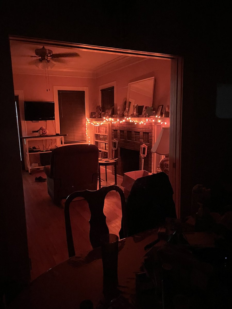 RaiMahTeenez's tweet photo. It is dark in my house 😟 This is actually my first lowlight photo with my 12 mini, and this is without Night Mode. I like it a lot 😎 😁 #iPhone12mini #LowlightPhotography #TurnOnALight 😄 https://t.co/Yspcfv8CYh