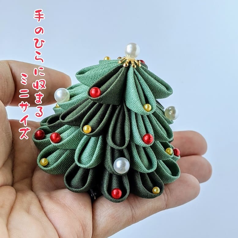Ringo_dou's tweet photo. おはようございます✨
ミニクリスマスツリーは出来上がり次第再販します(１１月中にはしたい)
おそらく二個づつ位なので、確実にお迎えしたい方は、ご連絡頂けましたらその方用に在庫確保します😊(minneでのお取引になります)
お気軽にご連絡ください✨
#クリスマスツリー #つまみ細工 https://t.co/24L9AgkrDI