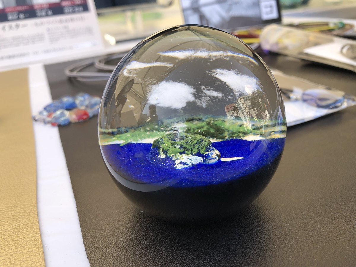 enoshimasanpo's tweet image. 昨日の元気バザール
ガラス工房【Fusion Factory〈野口硝子〉】さんのブースで挑戦した『ガラスカレットつかみどり』！

おたまで1すくい！
どんなものが取れたかはまた後ほど♪

江の島ガラス玉、本当に綺麗だなぁ✨
#FusionFactory