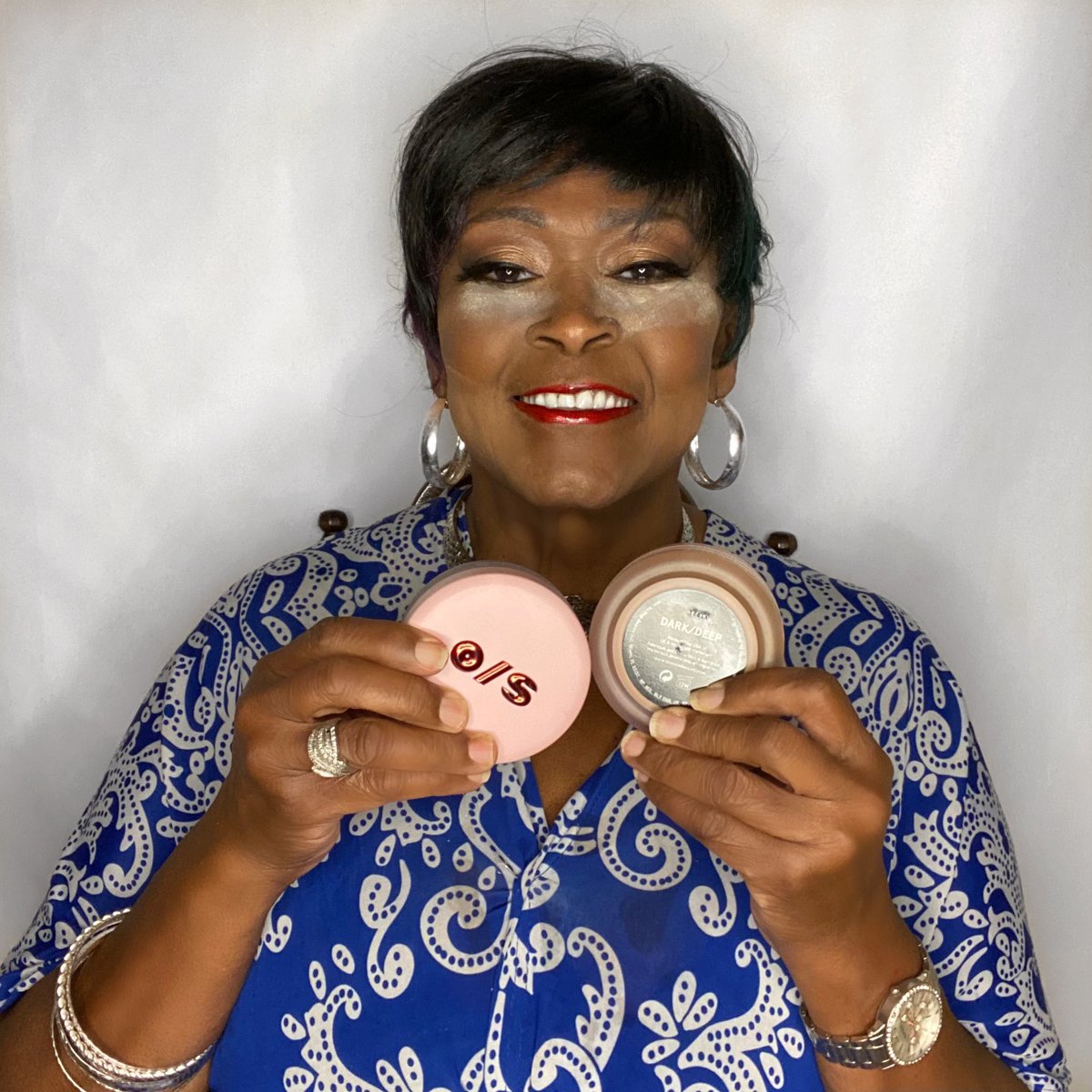 JuGalaxSea's tweet photo. ❤️@OneSizeBeauty‘s Ultimate Setting Powder is Granny Approved !!! 🙌🏽😏🎨
•
•
•
 #DivaGranny #Glamma #JuGalaxSea #JuDidThat #OneSize #UltimateSettingPowder 

https://t.co/4DfVklSfVV https://t.co/01u6YgGPwp