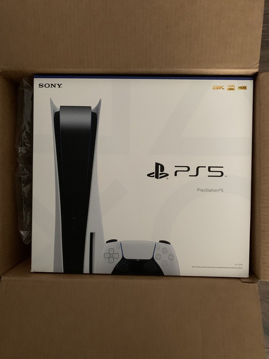 Wgreen24's tweet photo. $900 shipped. DM is key! #playstation5 #ps5forsale https://t.co/Ku5K5TwfUo