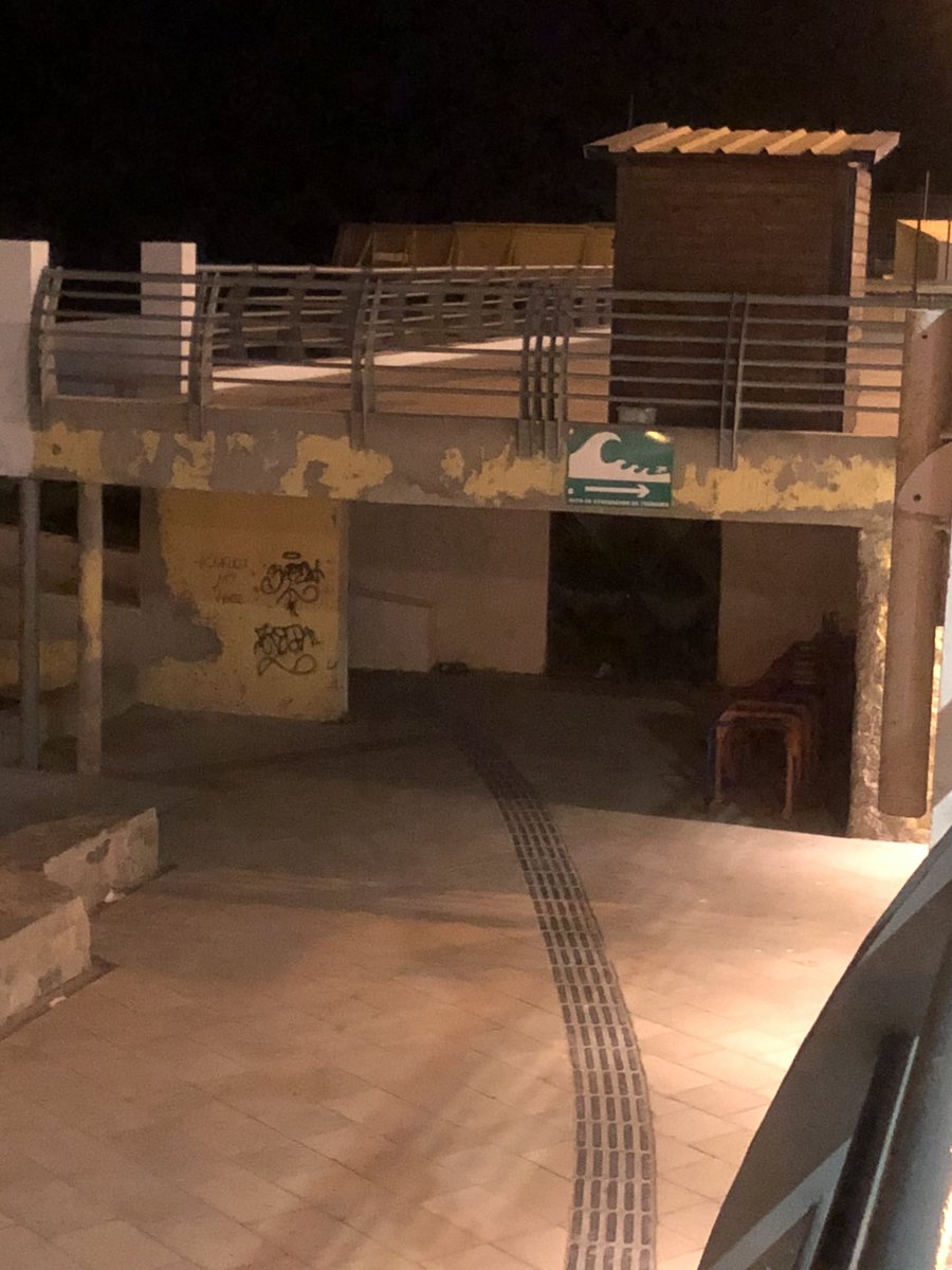 pitasalgado's tweet photo. @municoncon @sumonteoficial @alertaconcon @AlertaVR @biobio @MOPValparaiso 
Esto supuestamente està terminado?
Las plantas están con bolsa, no hay riego, hasta la palmera está seca!
Tanta inversión para un proyecto no terminado? Sospechosa la huea!
@INFORMADORCHILE @Cooperativa https://t.co/NBySdZ0V3U
