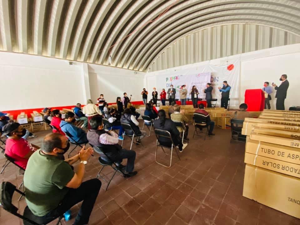MTtexcoco's tweet photo. Nuestro dirigente estatal Mtro. @davidsanchezi nos acompañó a la entrega de calentadores soles a bajo costo, gestión llevada a cabo por nuestra dirigente @ChoperenaCruz. 
Nota: https://t.co/tSiNjxPU8z
@AlejandraDMV @MT_Nacional @MT_EdoMexico @texcoco_pri @eretoledop @maldonadoskr https://t.co/lGTSrQ4OTp