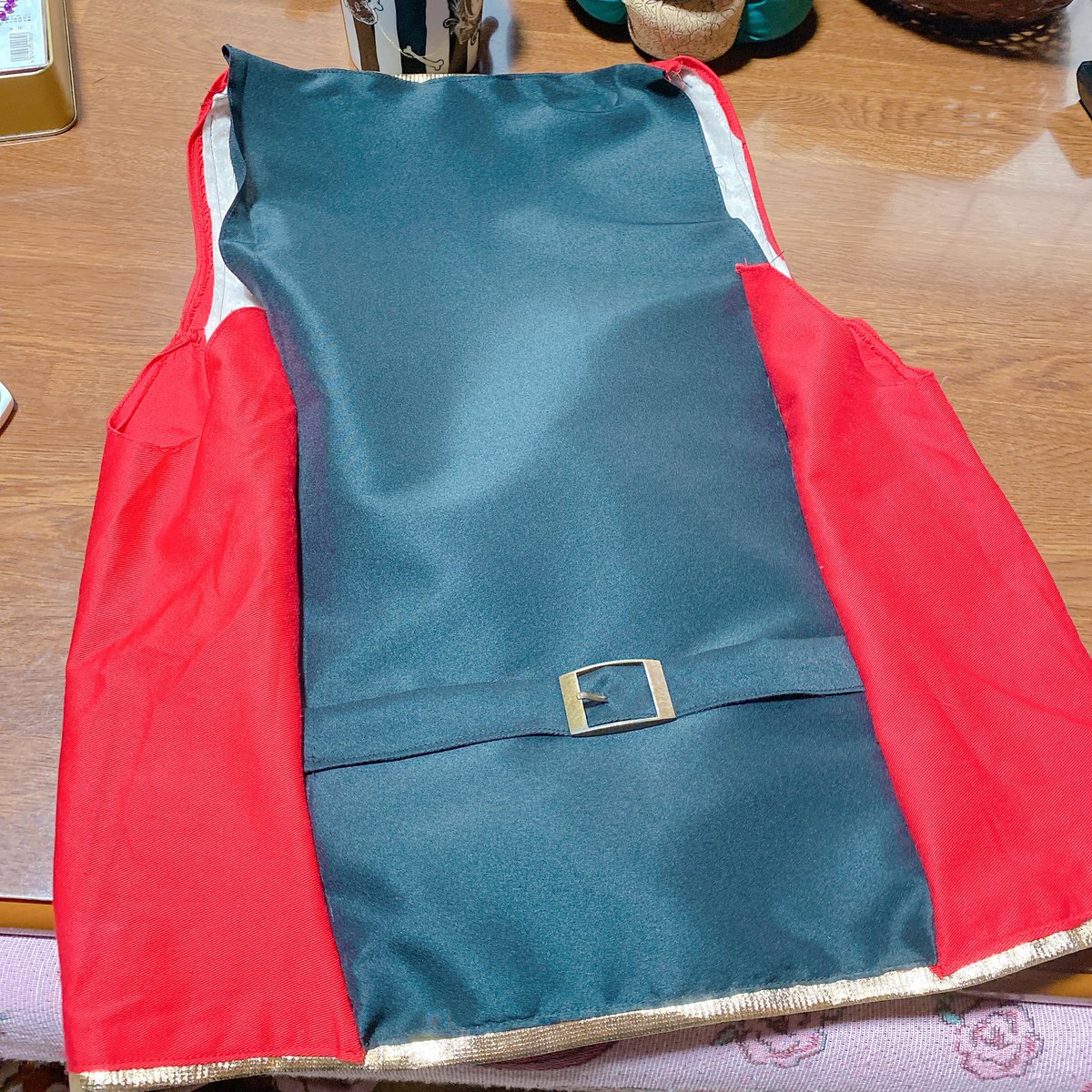 pink_momo160's tweet photo. ツイステの設定資料集のせいで作り直す羽目になったベストです。
わざわざ直した私褒めて🤦‍♀️🤦‍♀️🤦‍♀️ https://t.co/bv3mCHbmQ7
