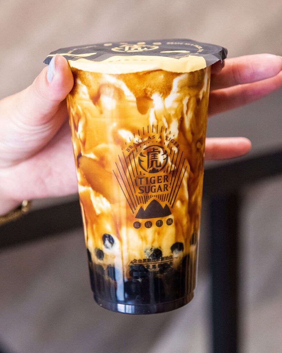 jhuneza's tweet photo. everytime i see zhongli i think of brown sugar milk tea,,,, https://t.co/jkAQTCJLtO