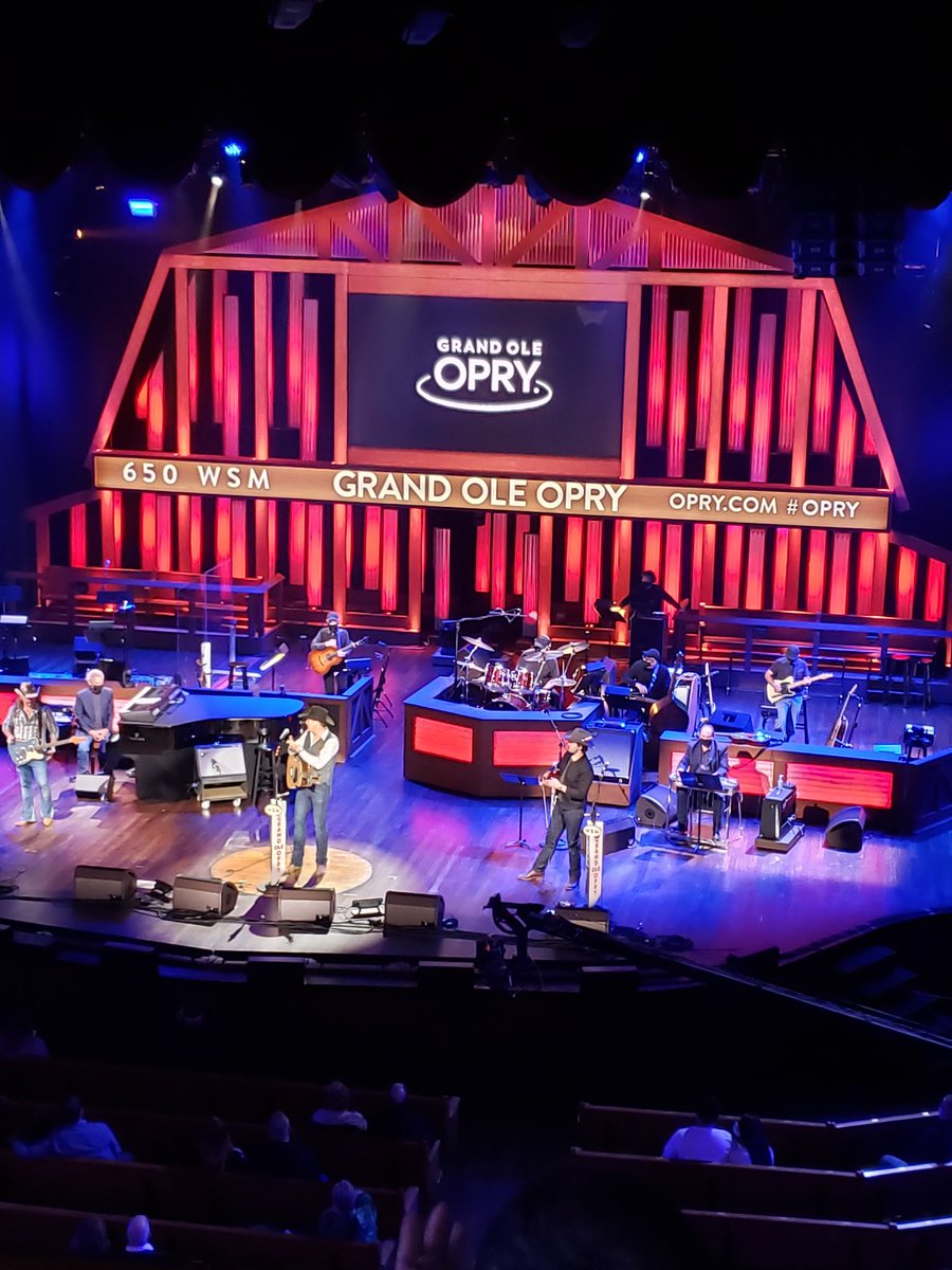 ajanehendri's tweet photo. Grand Ole Opry looks a little different but its great to be at a concert! #opry @jonpardi @charlieworsham https://t.co/v098WklLpu