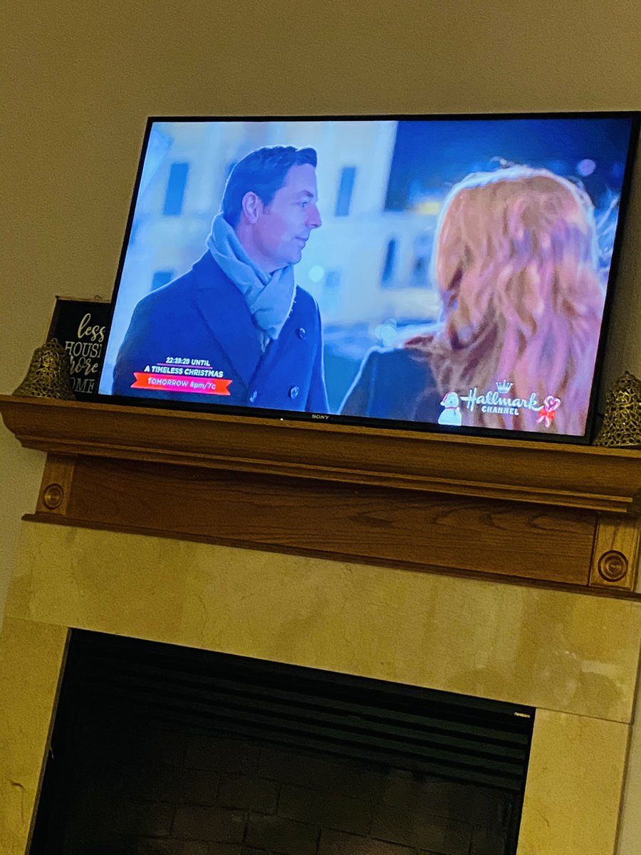 AlexciaLinette's tweet photo. She said Silent Night was her jam 😂😂😂🎄@hallmarkchannel https://t.co/5cOFrfRyTs