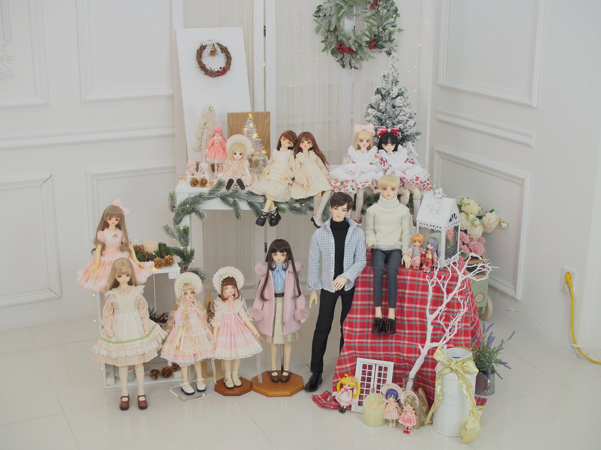 doll_snowgia's tweet photo. 20201114 민블리 스튜디오 출사 타래
가보고 싶었던 스튜디오를 좋은 기회로 다녀오게 되어 너무나도 신났던 하루! 예쁘고 멋진 인형들이 많아 두 배로 행복했어요😍 단체샷으로 시작! https://t.co/MM0a7dQHKH