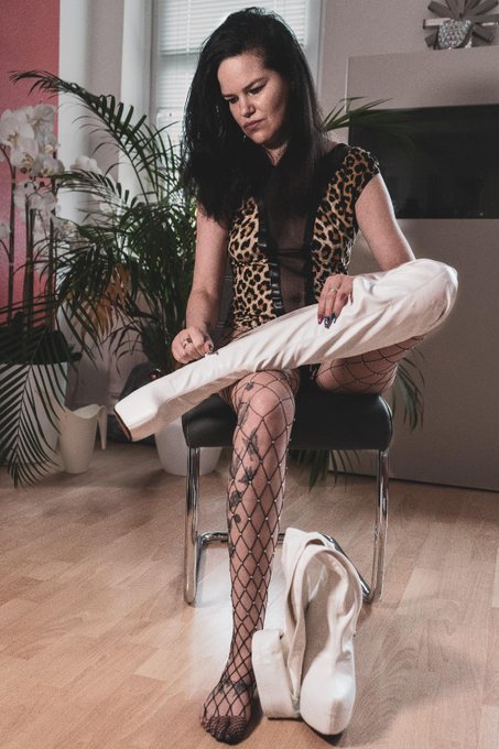 Ruf #JENNYSUN bei #PornLine an! Oder doch lieber nur #Telefonieren dann erreicht du mich heute 21:00<a href="/tag/jennysun"class="tags">#JENNYSUN</a><a href="/tag/pornline"class="tags">#PornLine</a><a href="/tag/telefonsex"class="tags"><span>#telefonsex</span></a><a href="/tag/geldherrin"class="tags"><span>#geldherrin</span></a><a href="/tag/telefonherrin"class="tags"><span>#telefonherrin</span></a><a href="/tag/gespannt"class="tags"><span>#gespannt</span></a>