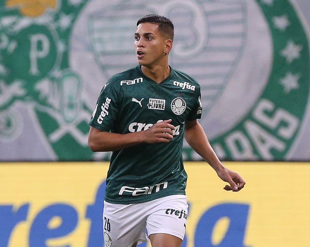 RB Bragantino está perto de anunciar o zagueiro palmeirense Renan