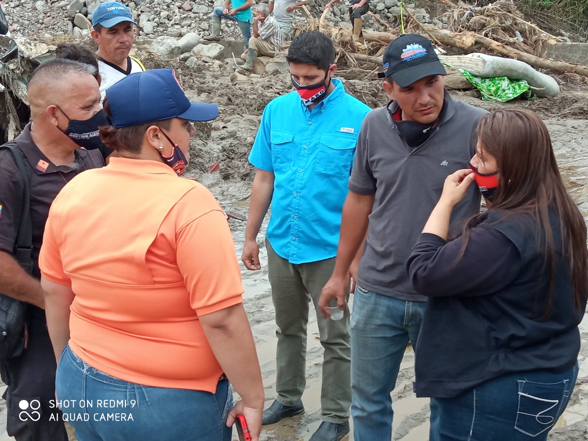 KarelysMrt's tweet photo. Llegando del Eje Llanero. Es difícil no conmoverse con mis hermanos de Zorca y de Rubio. Donde le dan gracias a Dios por conservar la vida! Ven y apoya a todos los Centros de Acopio hay mucho por hacer. Gracias al Protector @FreddyBernal por tanto Amor al Táchira. https://t.co/Gj10ZrmSkh