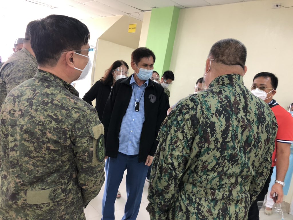 ABSCBNNews's tweet photo. LOOK: Cabinet Secretaries Silvestre Bello, William Dar, Art Tugade, Roy Cimatu arrive in Tuguegarao ahead of President Duterte’s visit | via @chiarazambrano https://t.co/o77pXsMnFs