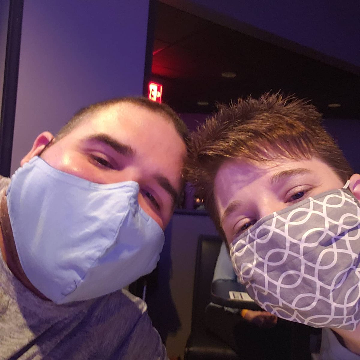 ShowingStripes's tweet photo. #COVID safety fun at @HeliumComedyIND watching @CrippleThreat8 with my hubby Michael Harman. Got my official Cripple Threat stickers for my chair. Thanks for a great birthday gift for my hubby, Ryan Niemiller!
#cripplethreat #ryanniemiller #heliumcomedyclub #comedy #standupcomedy https://t.co/b6JjX2mAKy