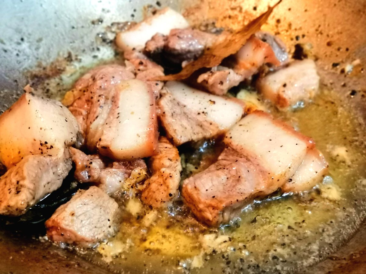 MoldyPan's tweet photo. Adobong Puti (White #Adobo)
The earlier version of Adobo before the soy sauce trade.
#lockdown #food #foodie #foodparade #foodpics #foodgasm #PicOfTheDay #TagsForLikes #lockdown #Eating #pinoy https://t.co/7HIXQp4OS2