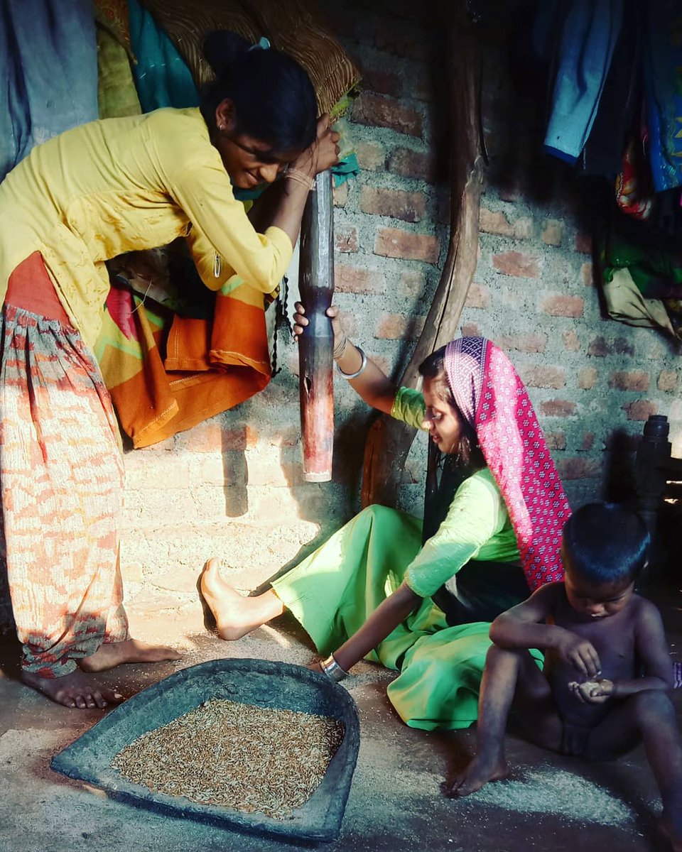 Bhagvatee_bhil's tweet photo. सभी को आदिवासी महानायक बिरसा मुंडा के जन्म दिवस की लाख-लाख जोहार बधाई🏹🏹🏹 

हमारे महापुरुष हमारे आदर्श बिरसा की जयंती पर मेरे साथ आप भी आओ अपनी रोजमर्रा के जीवन में पुरखों की सिखाई आदिवासियत को समझने और उसे जिन्दा रखने का संकल्प ले 🏹🏹🏹🏹
#BirsaMunda https://t.co/3i9gX9PcIR