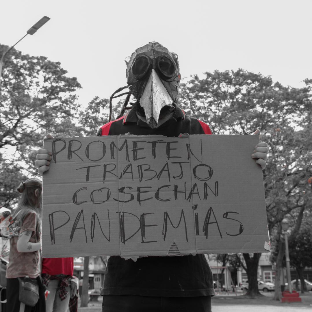 Humedalesctes's tweet photo. Luego de 10 meses de incendios, 15 proyectos y 1 millón de hectáreas QUEMADAS, aún no tenemos un dictamen unificado de la Ley.
SE TERMINA el año legislativo y a pesar del humo, evacuados,  FAUNA QUEMADA y ECOSISTEMAS DESTRUIDOS, no tenemos LEY DE HUMEDALES 
#LeyDeHumedalesYa https://t.co/oM6DujcxUS