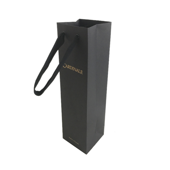 sinoboxes's tweet image. Black luxury gold foiled logo single red wine bottle bag with cotton twill handle is waiting for you! sinoboxes.com/black-luxury-g… #luxurypaperbags #custompaperbags