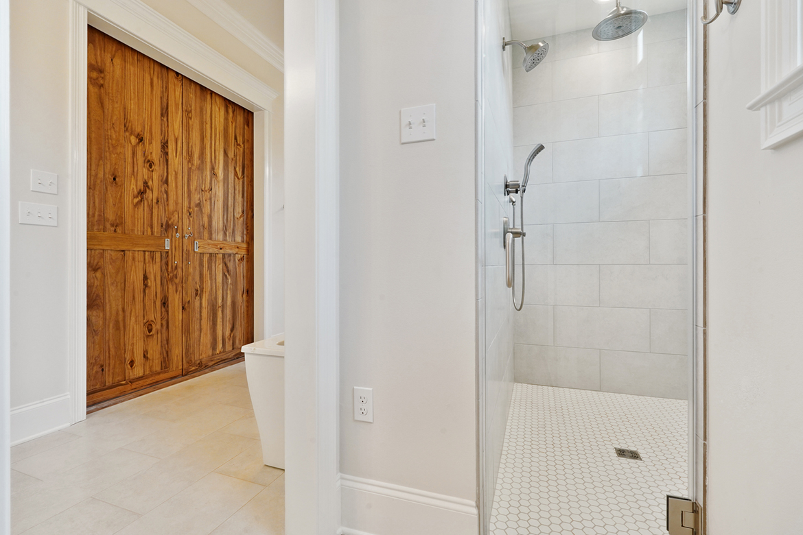 thekellywgroup's tweet image. The Master Bath at 717 Grey Heron Lane Includes a Stand-Alone Tub &amp;amp; Separate Master Shower With Custom Tile! 
#TakeATour of This #NewHomeForSale - #2020FallTour
Bedico Creek Preserve ow.ly/FC7s50Cf146