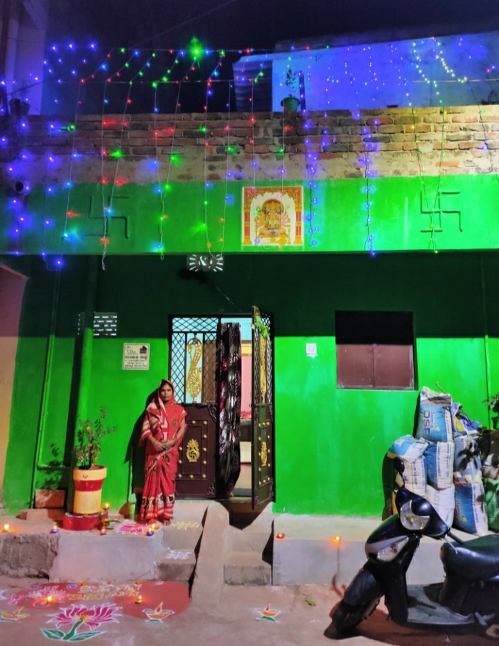Sipra72469302's tweet photo. Diwali celebration with the PMAY(U) beneficiaries of few wards of BMC area in the presence of CLTCs. @OUHMAWAAS @MoHUA_India https://t.co/RLEznOUk2a