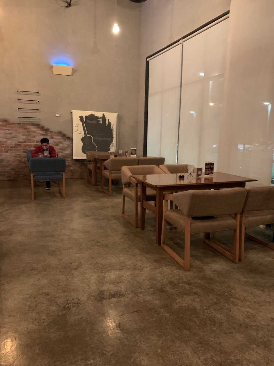 Riyadh_Caffe's tweet photo. بيكولو كافيه - Picoolo Cafe 
المنيو عندهم ججداً متنوع وكل انواع القهوة اللي تخطر في بالكم موجوده🤤♥️
أسعارهم متوسطه.
يتوفر عندهم جلسات خارجية.
يفتح من الساعة 7 الصباح، وكثير مدح على إفطارهم.
المميز فيهم ان عندهم غرفة VIP 😍 مرفق لكم فيديو للغرفة👌🏻
#كافيهات_الرياض https://t.co/hpLkE0iXG3
