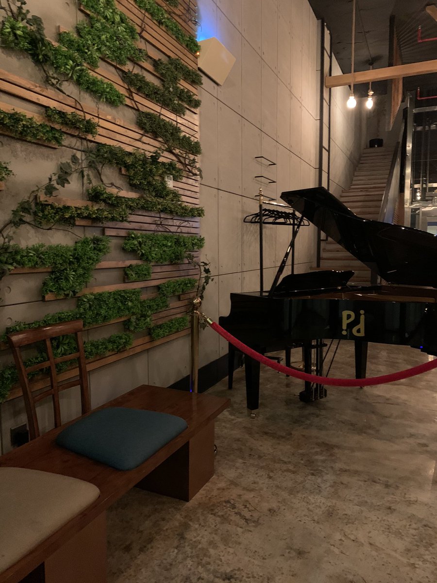 Riyadh_Caffe's tweet photo. بيكولو كافيه - Picoolo Cafe 
المنيو عندهم ججداً متنوع وكل انواع القهوة اللي تخطر في بالكم موجوده🤤♥️
أسعارهم متوسطه.
يتوفر عندهم جلسات خارجية.
يفتح من الساعة 7 الصباح، وكثير مدح على إفطارهم.
المميز فيهم ان عندهم غرفة VIP 😍 مرفق لكم فيديو للغرفة👌🏻
#كافيهات_الرياض https://t.co/hpLkE0iXG3