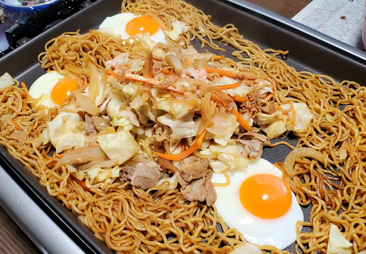 ブラフ丸 鉄板で超焼きそばしてる