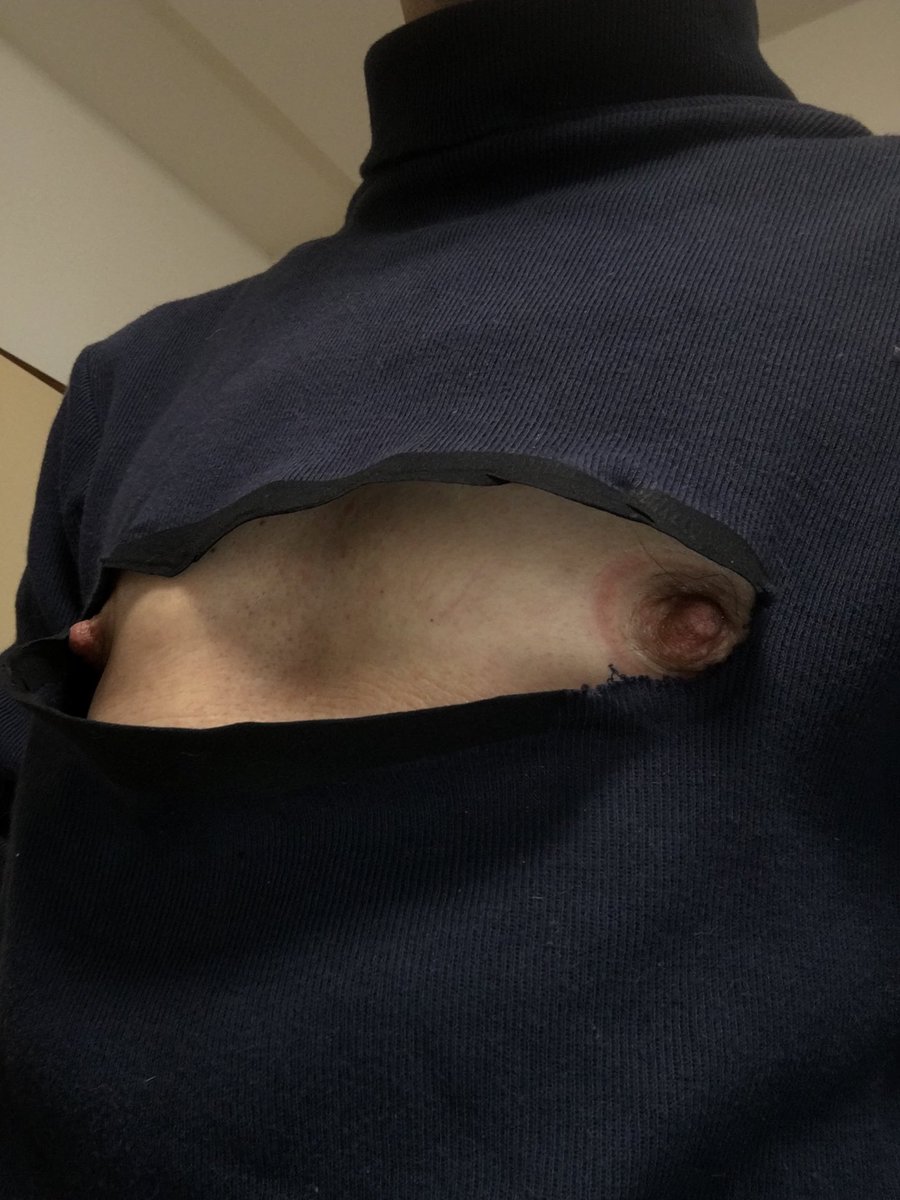 pecs_i's tweet photo. 今後も夜勤。仕事中に胸元が裂けたシャツ👔を被って過ごします。 https://t.co/ZhtkVw4dlI
