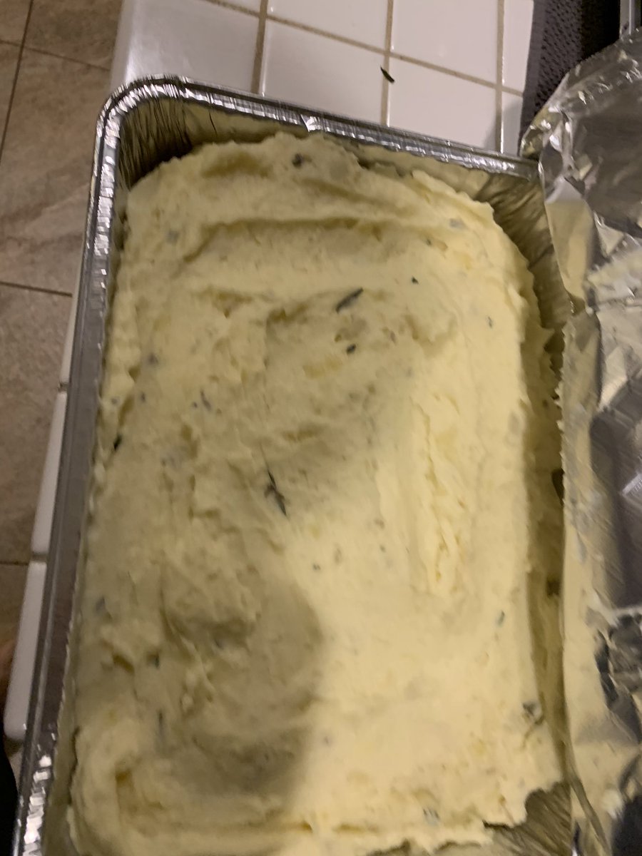 rayraycooks's tweet photo. 5 hours later i am friendsgiving ready https://t.co/60b5DEFEXA