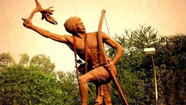 जल, जंगल, जमीन, और धर्मांतरण के खिलाफ स्वाधीनता संग्राम में जनजातीय चेतना के जननायक,उलगुलान क्रांति के जनक,और प्रकृति रक्षक  #बिरसा_मुंडा जी की जयंती पर उन्हें कोटि कोटि नमन।🙏🌾