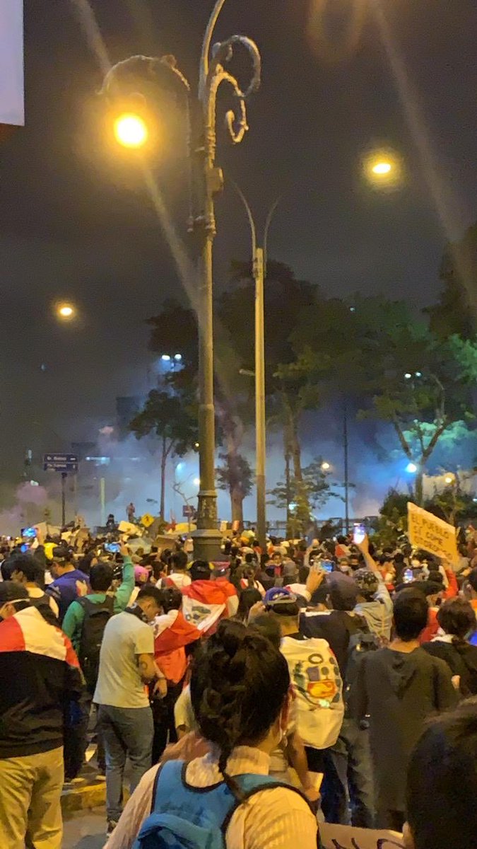 0UTMITY's tweet photo. SEAS DEL PAÍS QUE SEAS O DEL FANDOM QUE SEAS POR FAVOR AYÚDENNOS COMPARTIENDO INFORMACIÓN, NOS ESTÁN MATANDO, LOS POLICÍAS PISANDO NUESTRA BANDERA, NOS HIEREN Y NECESITAMOS QUE TODO EL MUNDO SE ENTERO PORQUE ESTO NO PUEDE SEGUIR ASÍ https://t.co/RaZeQ7WKq2